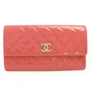 シャネル CHANEL 長財布 三つ折り ココマーク パテント キルティングレザー/マトラッセ コーラルピンク A48693 PATENT CORALLO