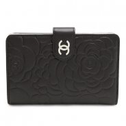 シャネル 折財布 CHANEL 財布 二つ折り ラウンドファスナー カメリア型押し レザー ブラック×シルバー A50087 Y01480 C0790/BKSV