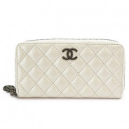 シャネル 長財布 CHANEL 財布 ラウンドファスナー キルティング/マトラッセ レザー チャーム付 ラメ オフホワイト系 A82142 Y25270 10800