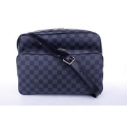 LOUIS VUITTON　ルイヴィトン　ダミエグラフィット　LV　バッグ　ショルダーバッグ　イオ　N45252
