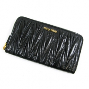 miu miu（ミュウミュウ）ラウンド長財布/ブラック（金具：ゴールド）/カーフ5M0506 