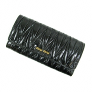 miu miu（ミュウミュウ）ＺＩＰ長財布/ブラック(金具：ゴールド)/レザー5M1109