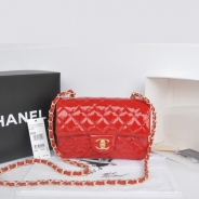 シャネル CHANEL マトラッセライン エナメル ショルダーバッグ レッド A1116-10