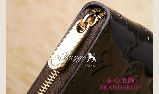 ルイヴィトン　　ヴィトン　財布　LV　ヴェルニ　ラウンドジップ長財布　ジッピーウォレット　アマラント　M93522