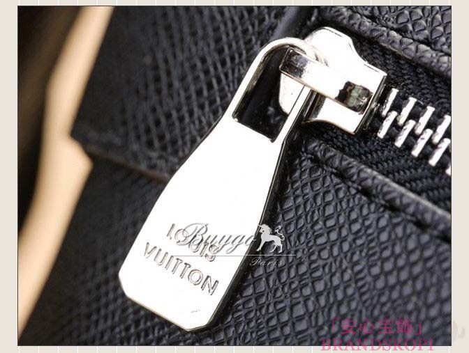 ルイヴィトン LOUIS VUITTON タイガ サシャ ショルダーバッグ グラシエ M32630