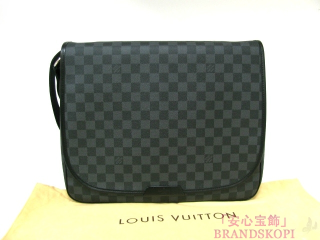 LOUIS VUITTON（ルイヴィトン）ダニエルGM/ショルダーバッグ/ダミエグラフィット/メンズN58033