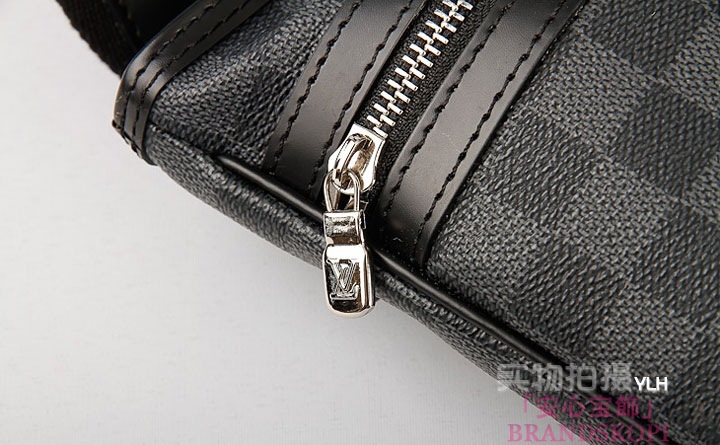 【LOUIS VUITTON】ルイヴィトン ダミエ グラフィット トマス ショルダーバッグ N58028