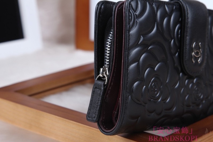 シャネル CHANEL カメリアエンボス 財布 二つ折り ブラック*クラレット A50087