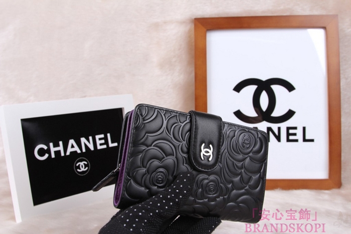 シャネル CHANEL カメリアエンボス 財布 二つ折り ブラック*パープル A50087