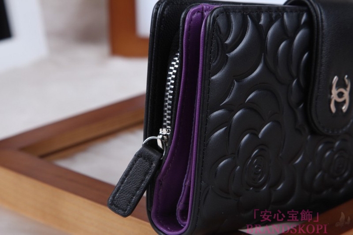 シャネル CHANEL カメリアエンボス 財布 二つ折り ブラック*パープル A50087