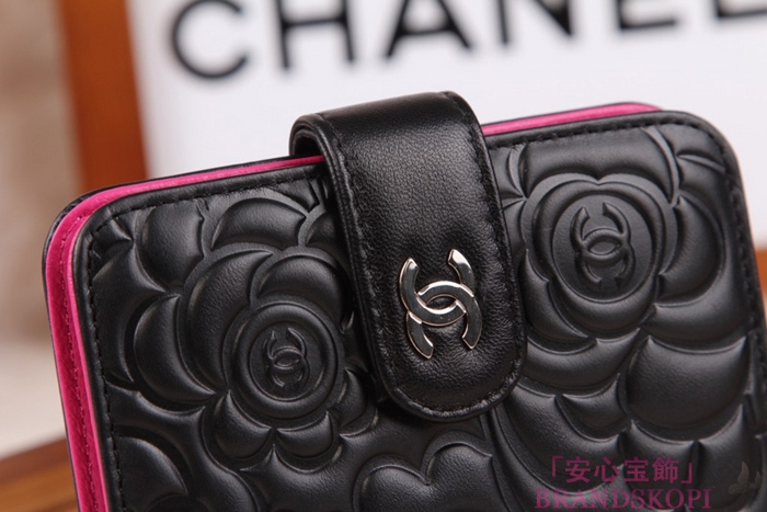 シャネル CHANEL カメリアエンボス 二つ折財布 ブラック*ローズ A50089