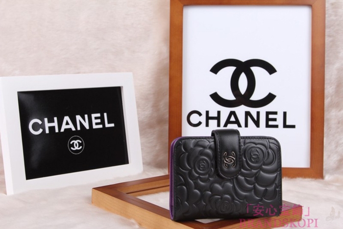 シャネル CHANEL カメリアエンボス 二つ折財布 ブラック*パープル A50089