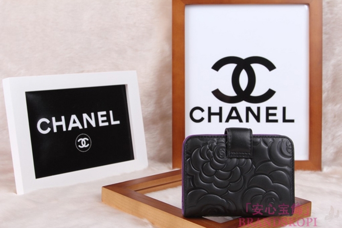 シャネル CHANEL カメリアエンボス 二つ折財布 ブラック*パープル A50089