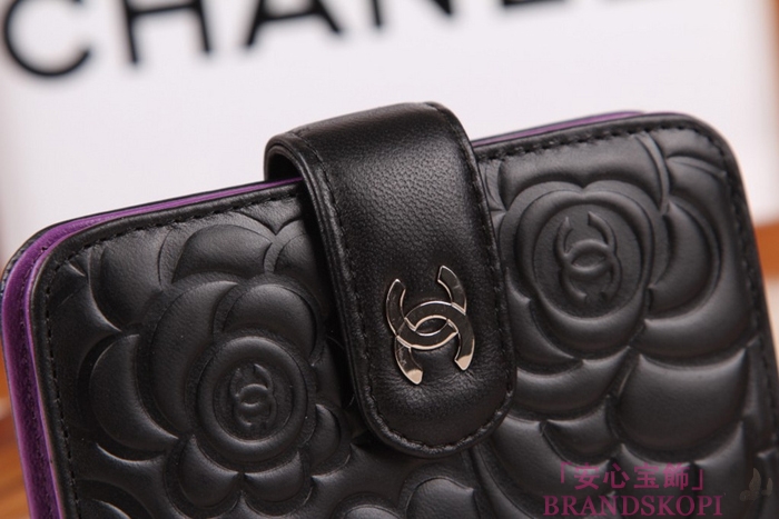 シャネル CHANEL カメリアエンボス 二つ折財布 ブラック*パープル A50089