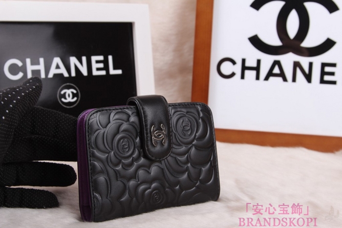 シャネル CHANEL カメリアエンボス 二つ折財布 ブラック*パープル A50089