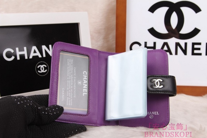 シャネル CHANEL カメリアエンボス 二つ折財布 ブラック*パープル A50089