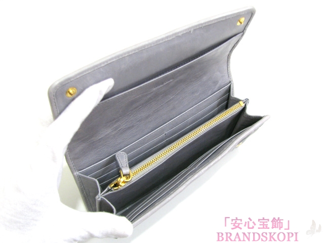 miu miu（ミュウミュウ）ＺＩＰ長財布/グレー(金具：ゴールド)/型押しレザー(5M1109)