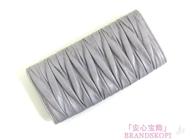 miu miu（ミュウミュウ）ＺＩＰ長財布/グレー(金具：ゴールド)/型押しレザー(5M1109)