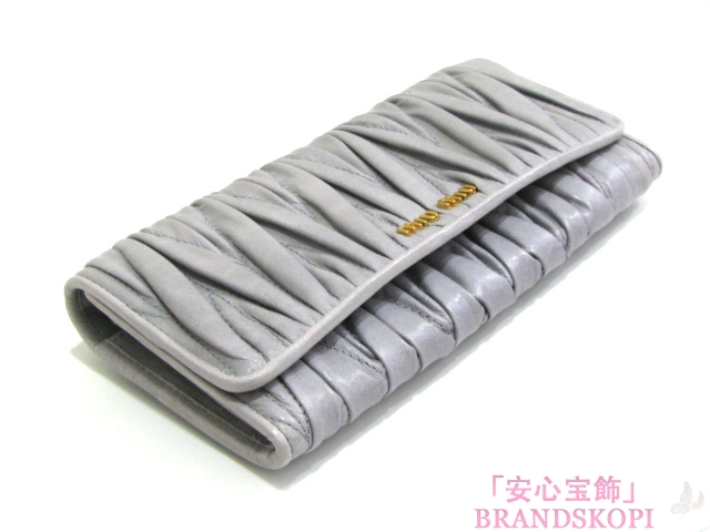 miu miu（ミュウミュウ）ＺＩＰ長財布/グレー(金具：ゴールド)/型押しレザー(5M1109)