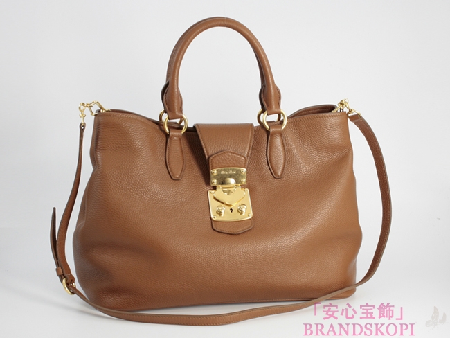 ミュウミュウ(miumiu) - RN0853VIT CARIB BRANバックル付トートSD