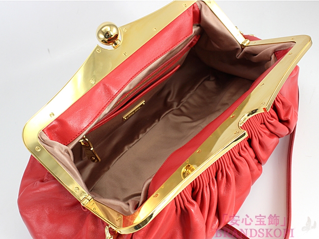 ミュウミュウ(miumiu) - RP0330NAPPA ROSSO31ガマ口蓋斜めSD