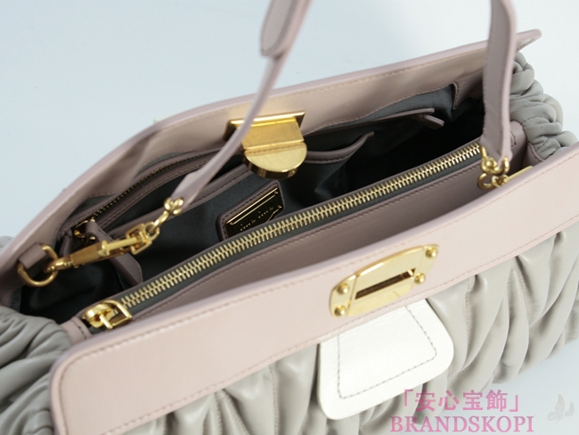 ミュウミュウ(miumiu) - RP0327MATE POM+OP+GE 　マテラッセ斜めSD金具留中Fシキリ