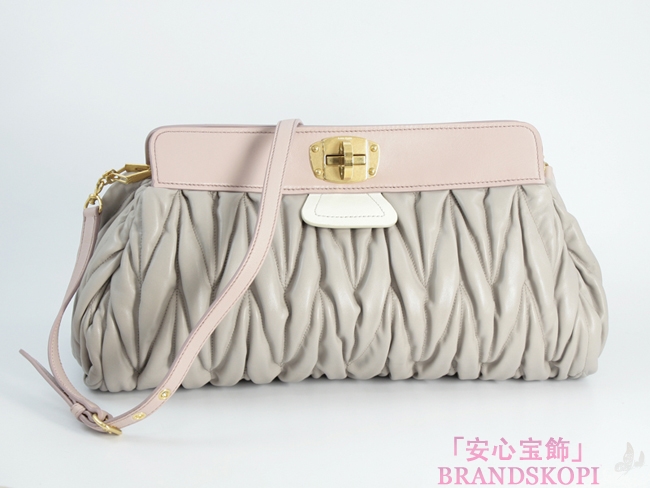 ミュウミュウ(miumiu) - RP0327MATE POM+OP+GE 　マテラッセ斜めSD金具留中Fシキリ