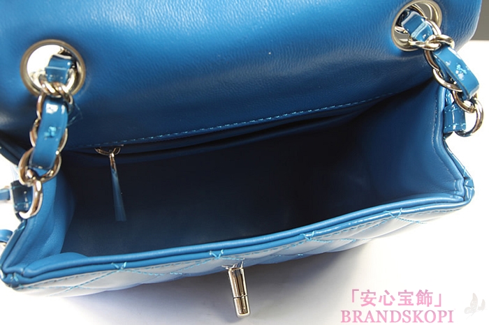 シャネルミニマトラッセ チェーンショルダーバッグ ブルー×シルバー金具 エナメル A1115
