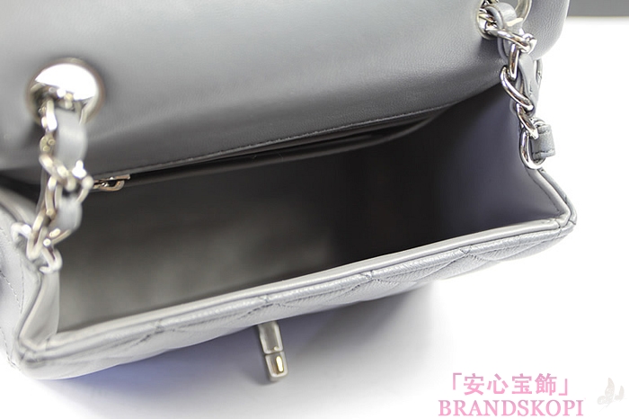 シャネルミニマトラッセ チェーンショルダーバッグ グレー×シルバー金具 ラムスキン A1115