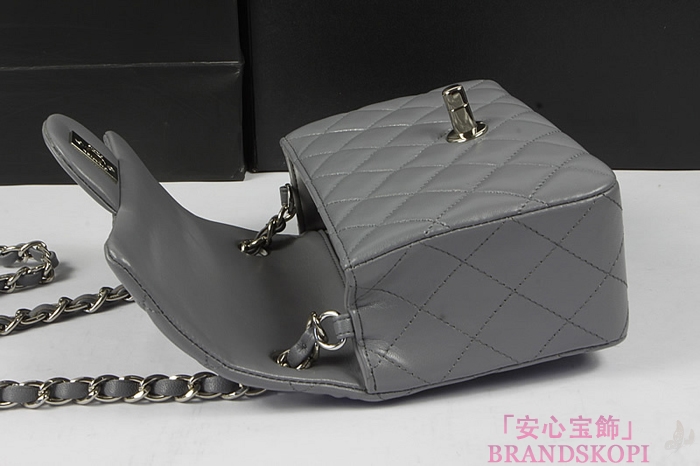 シャネルミニマトラッセ チェーンショルダーバッグ グレー×シルバー金具 ラムスキン A1115