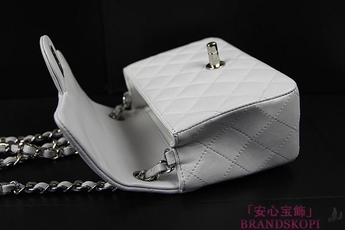 シャネルミニマトラッセ チェーンショルダーバッグ ホワイト×シルバー金具 ラムスキン A1115