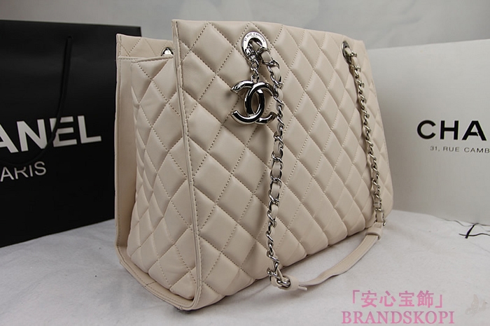 シャネル CHANEL マトラッセライン ラムスキン ショルダーバッグ ベージュA94042