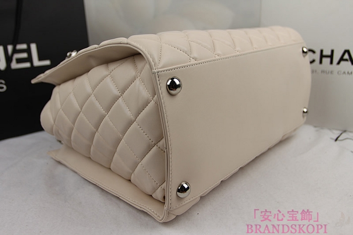 シャネル CHANEL マトラッセライン ラムスキン ショルダーバッグ ベージュA94042