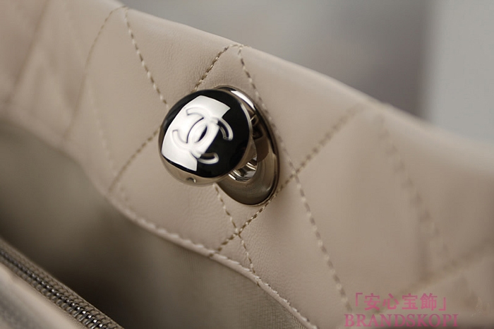シャネル CHANEL マトラッセライン ラムスキン ショルダーバッグ ベージュA94042