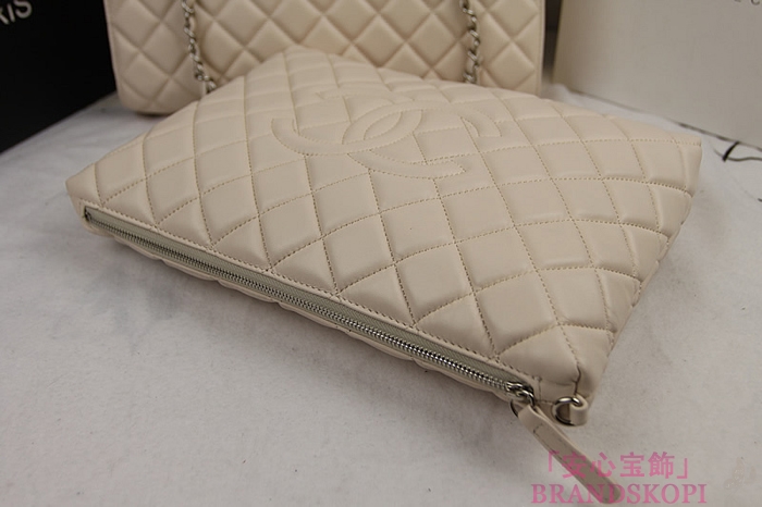 シャネル CHANEL マトラッセライン ラムスキン ショルダーバッグ ベージュA94042