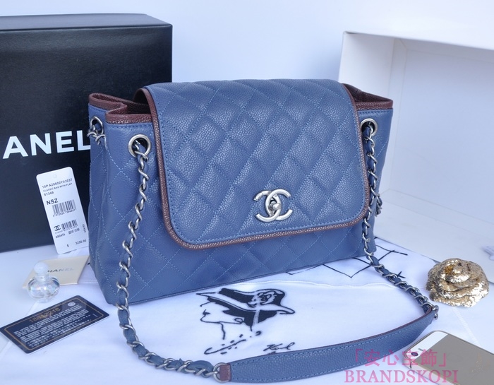 シャネル CHANEL キャビアスキン トートバッグ ブルー＆ヴィンテージ金具 A90456