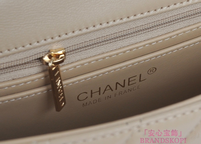 シャネル CHANEL マトラッセライン ラムスキン ショルダーバッグ ライトブラウン  A1116-13
