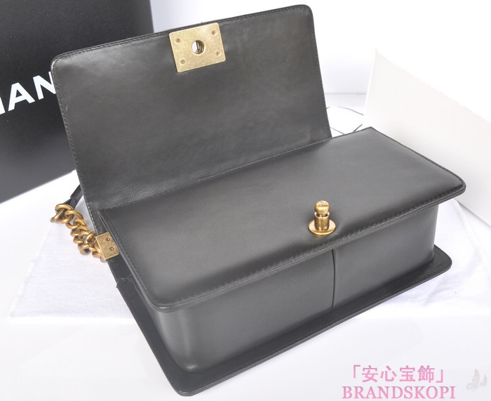 CHANEL　シャネル　ボーイシャネル チェーンショルダーバッグ　マトラッセ　A67086-2 ヴィンテージ金具