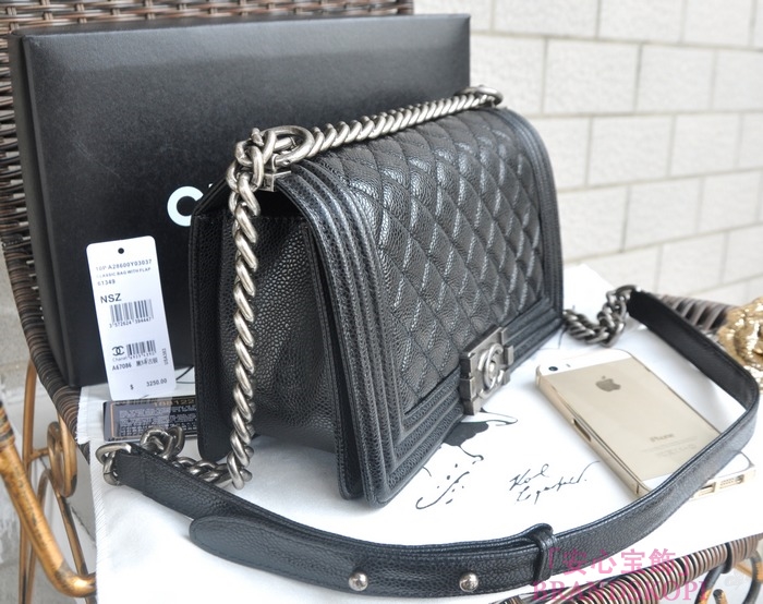 CHANEL　シャネル　ボーイシャネル チェーンショルダーバッグ　マトラッセ　A67086 ヴィンテージ金具