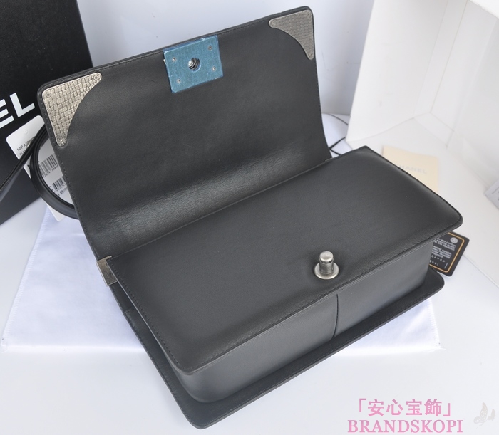 シャネル レディース ショルダーバッグ ボーイシャネル ココマーク フラップバッグ メティエダール パリ-ダラス A90423