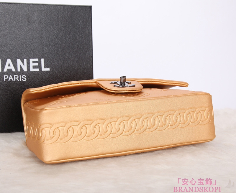 新品 シャネル スーパーコピー  カーフレザー アイコン バッグ A68630_H    ブランド名：CHANEL（シャネル） 品番: A68630_H 商品名：アイコン バッグ カラー:写真通り 素材：カーフレザー 　　 サイズ：W26.5×H16×D8  ポケット：ファスナーポケット×1 付属品：保存袋ギャランティーカード