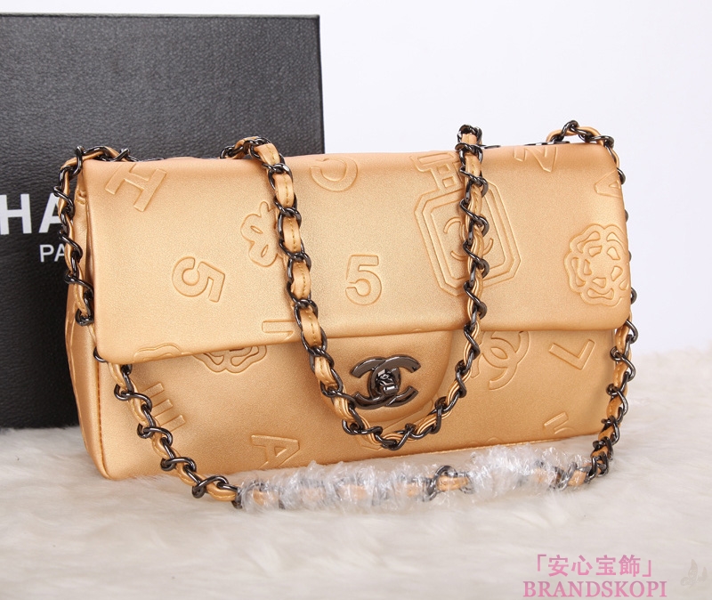 新品 シャネル スーパーコピー  カーフレザー アイコン バッグ A68630_H    ブランド名：CHANEL（シャネル） 品番: A68630_H 商品名：アイコン バッグ カラー:写真通り 素材：カーフレザー 　　 サイズ：W26.5×H16×D8  ポケット：ファスナーポケット×1 付属品：保存袋ギャランティーカード