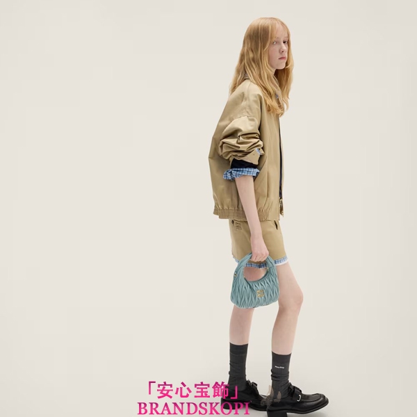 ミュウミュウ2025年新作ワンダー マテラッセレザー ホーボーバッグ5BC125_AN88_F0035_V_OOY
