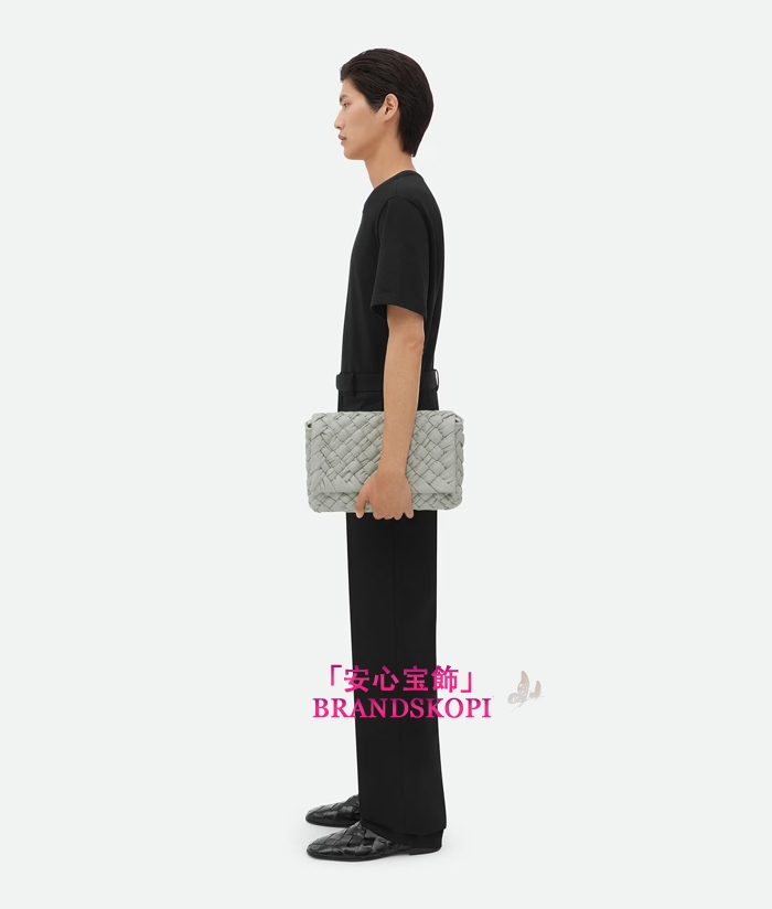 ボッテガヴェネタスーパーコピーランプル メッセンジャーフーラードクロスボディバッグ776519V2BJ11555 ボッテガヴェネタスーパーコピーランプル メッセンジャーフーラードクロスボディバッグ776519V2BJ11555